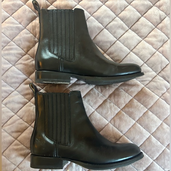 Frye Chelsea Boots, size 7, excellent preowned condition - Picture 2 of 5